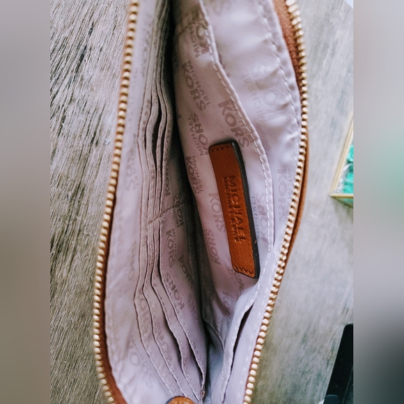 NWOT Michael Kors Wristlet - Picture 3 of 3